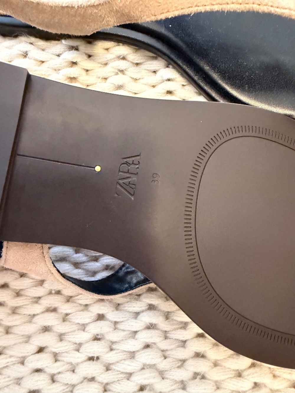 ZARA Suede Toe Ring Sandals Beige Size 39 NWT - Picture 4 of 4